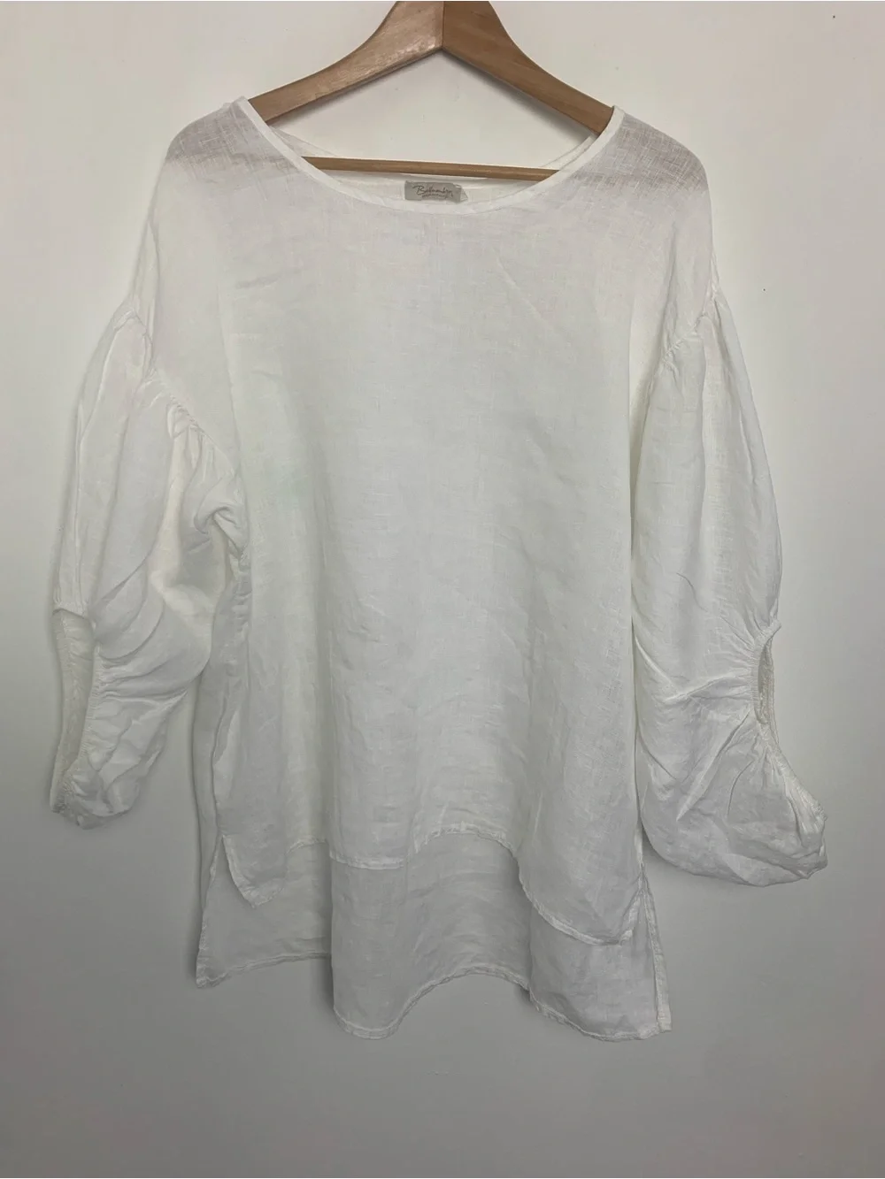 Bellambra Linen Blouse - Picture 2 of 9